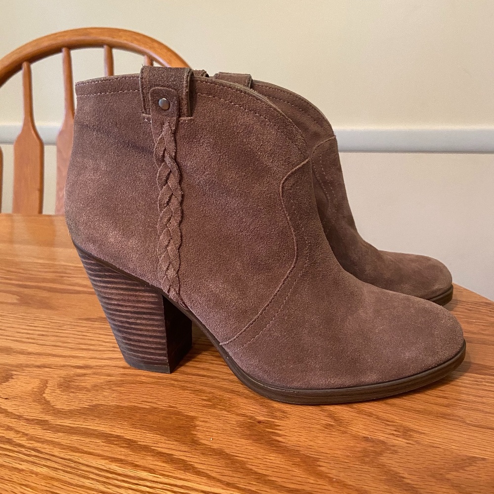 Vince Camuto Hudson Ankle Boot Size 8